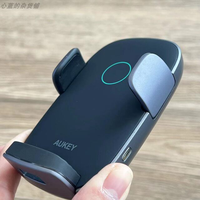 Aukey 10W Car Qi Wireless Charging Stand, Metal Material, Suitable for Apple 8 X Xr 11 12 13 14 15 Samsung Huawei Xiaomi Mobile Phones