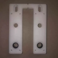 Показывая сиденье кисти