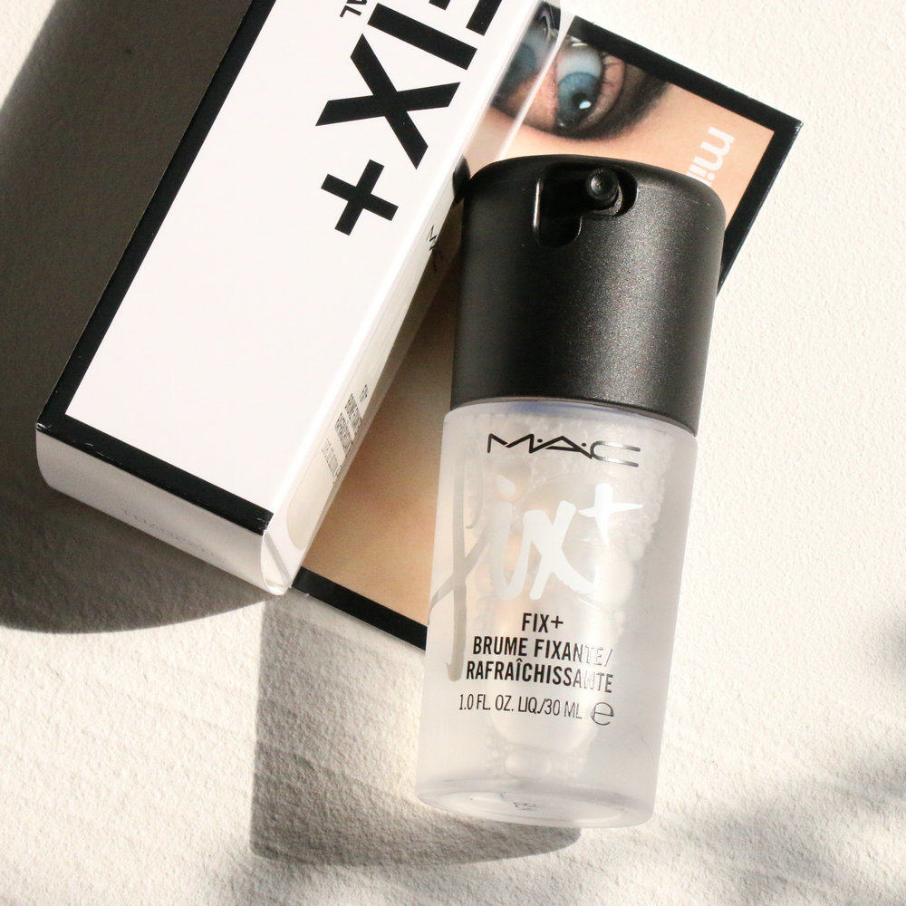 Bottom makeup comes back to life MAC moisturizing makeup setting spray 30ml medium sample to prevent mottled makeup card powder savior