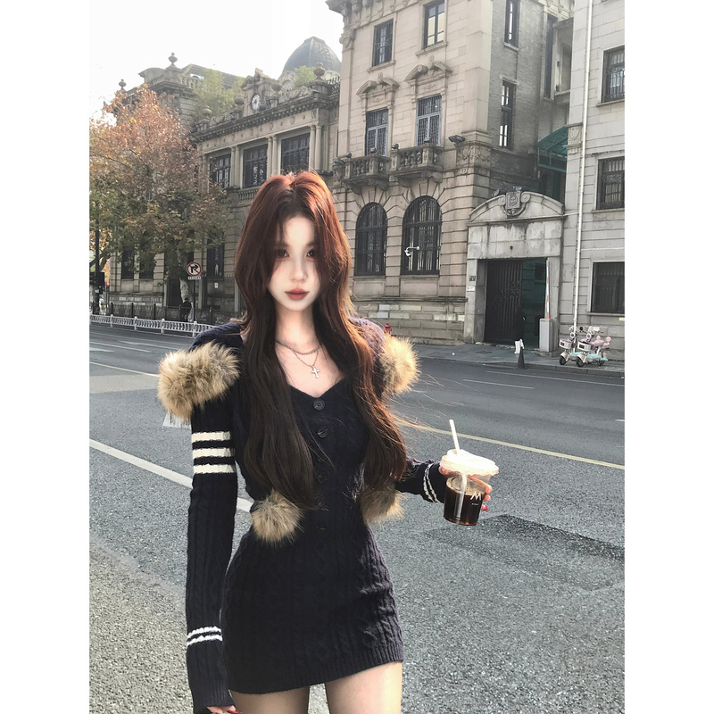 Mejiu Mijiu【Qingchuan Roujian】Autumn and Winter Sweet and Spicy College Style V-Neck Knitted Dress for Women, Pure Desire Bodycon Dress