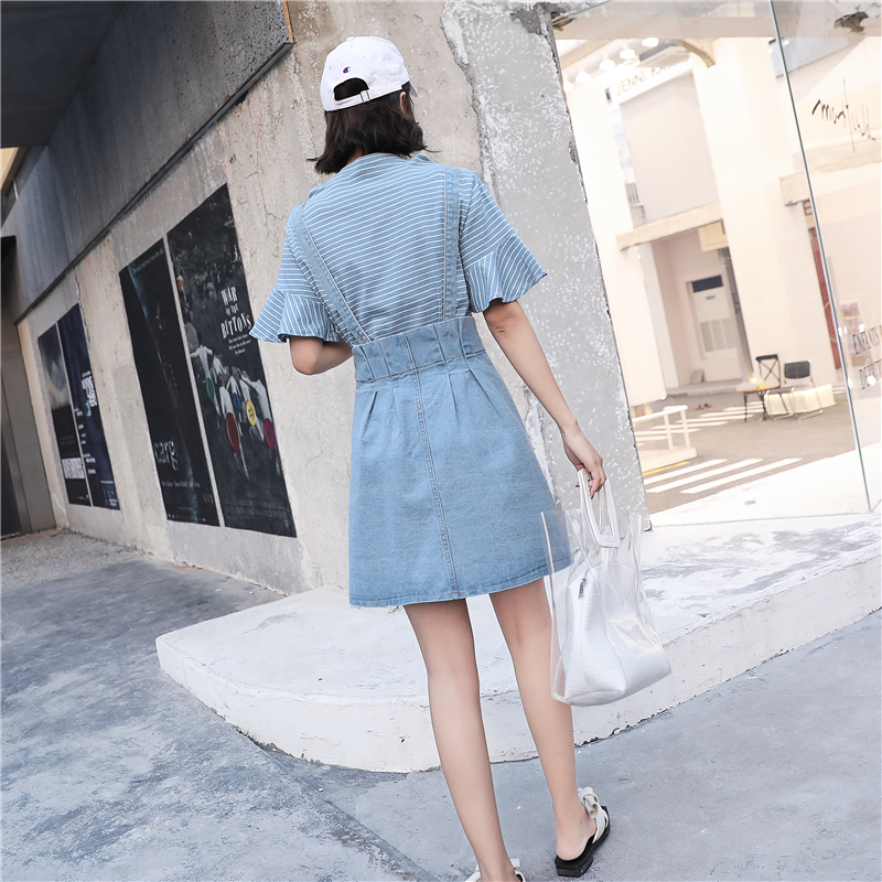 2020 Spring / Summer New Loose sọc ngắn tay Ding áo thun cao eo Denim Dây đeo váy Set