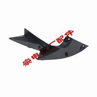 Левая декоративная крышка топливного бака