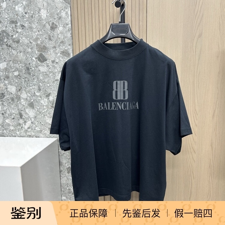 Balenciaga Men's and Women's Front Logo T-Shirt, Loose Short-Sleeved T-Shirt, Fashionable and Versatile for Casual Wear Balenciaga Men's and Women's Front Logo T-Shirt, Loose Short-Sleeved T-Shirt, Fashionable and Versatile for Casual Wear