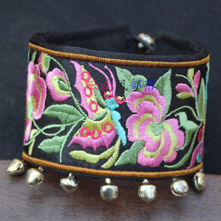 Original Yunnan ethnic style fabric bracelet Ethnic characteristics handmade jewelry Bracelet Wrist National embroidery special offer
