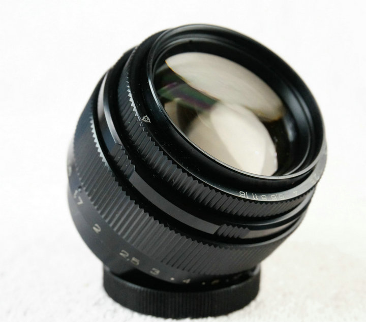 Nga Jupiter-9 85mm f2 M42 port phiên bản màu đen ống kính DSLR full frame