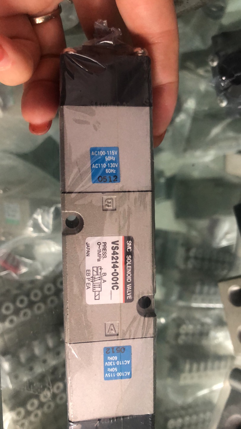 SMC solenoid valve VP342 VP542R VP542R VS4214-001C VS4214-001C spot sales