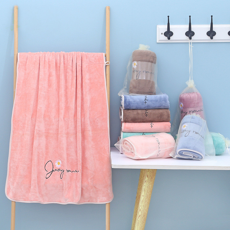 Bath Towel with Daisy Embroidery, Microfiber Beach Towel, Soft, Absorbent, Lint-Free, Large Bath Towel 70*140