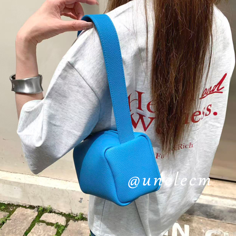 High-End Klein Blue Pillow Bag for Women, Niche ins High-Fashion Underarm Bag, Versatile Commuter Shoulder Bag