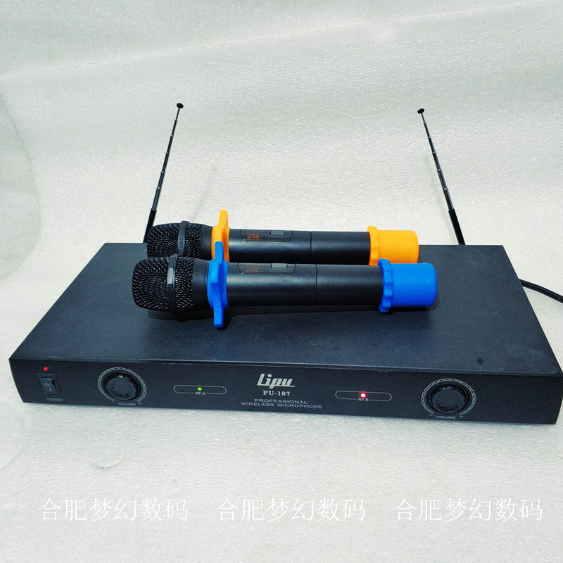 V segment one to two professional wireless microphone Home dynamic coil microphone VHF fixed frequency anti-howling accessories price treatment