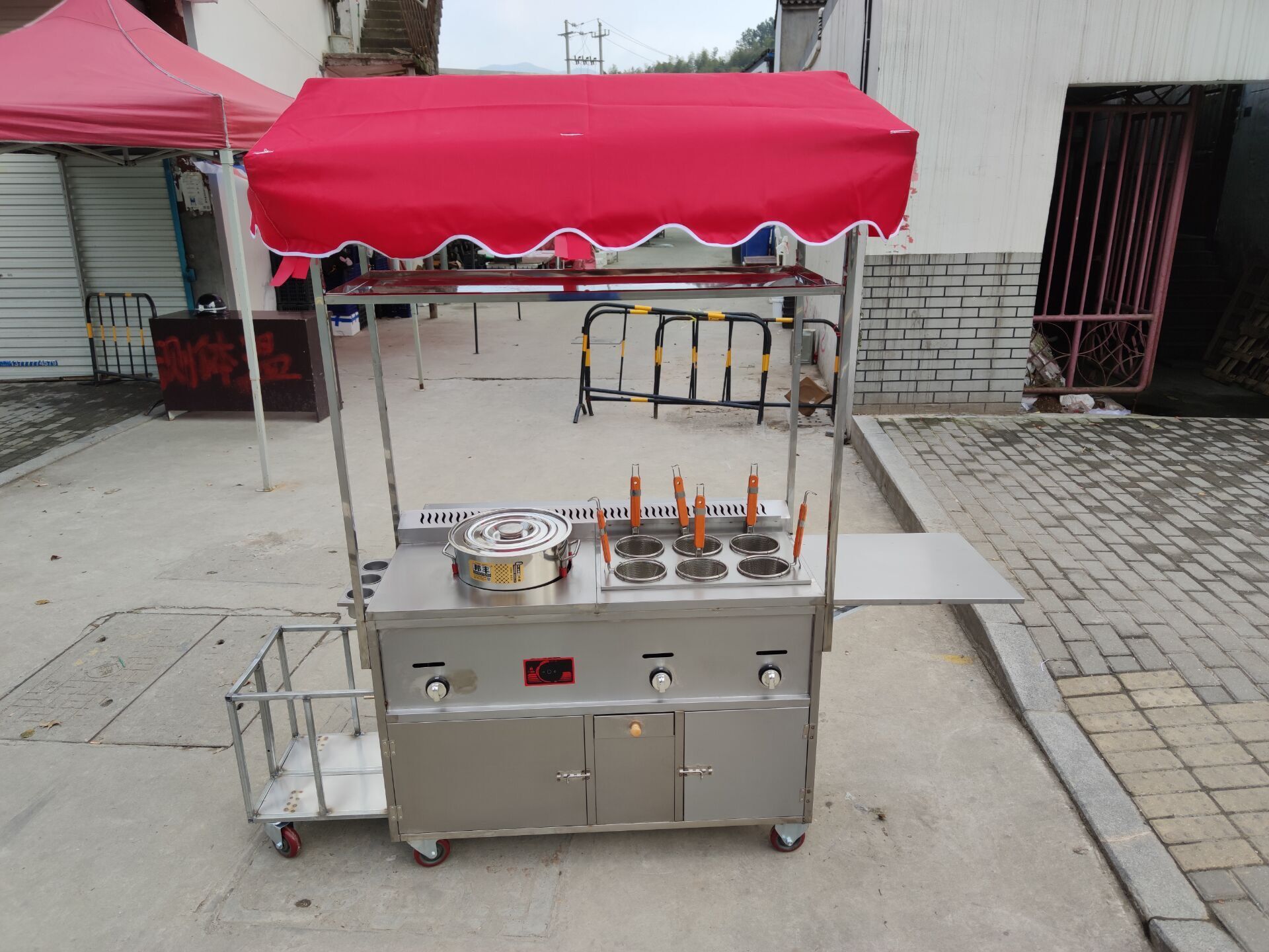 Mobile roadside night market mobile grill fried skewers Oden noodle stove commercial stall snack cart multi-functional dining car