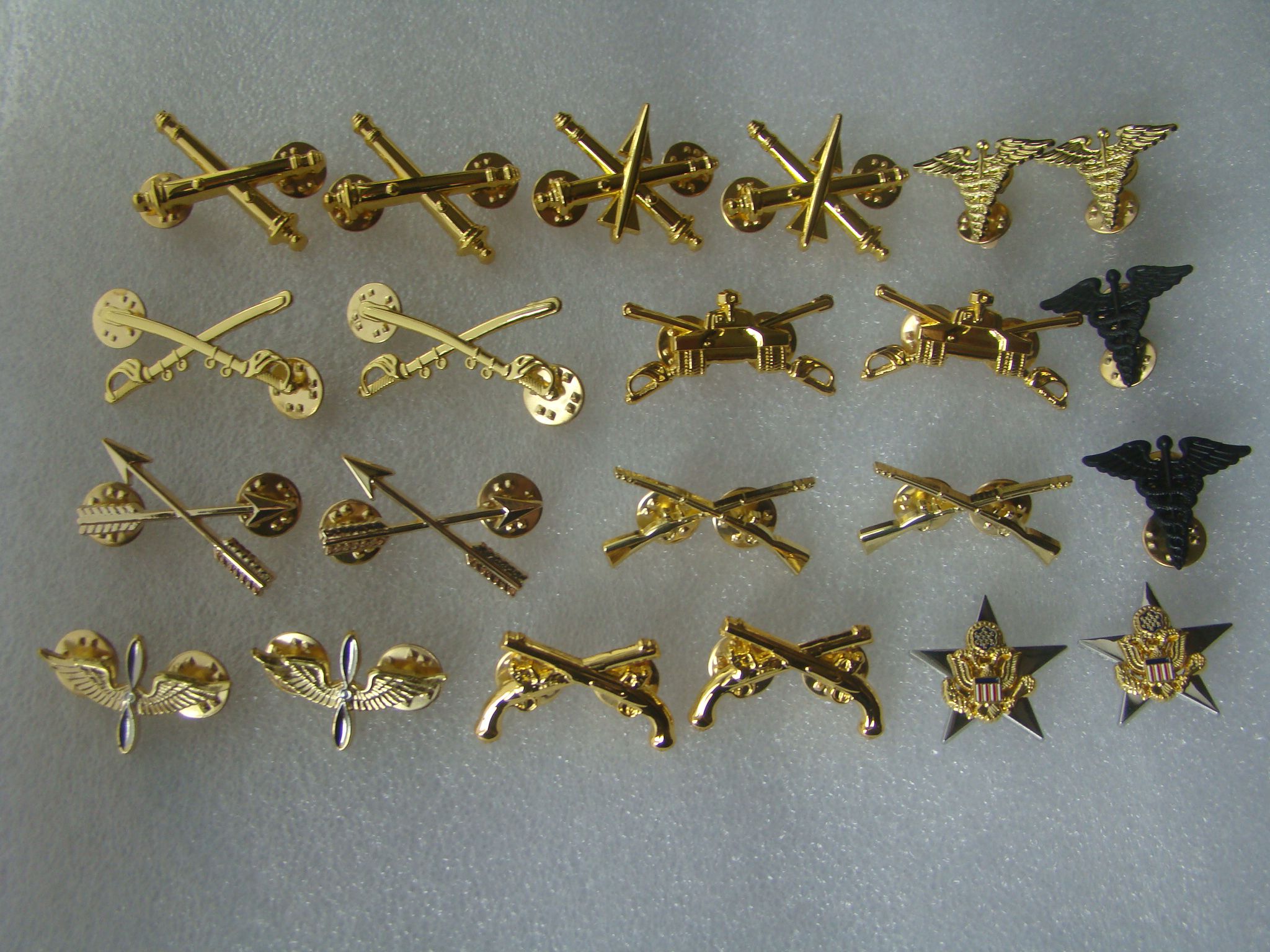 Metal Badge US US ARMY to lead multiple Air Force species collar air defense artillery to lead the shoulder badge