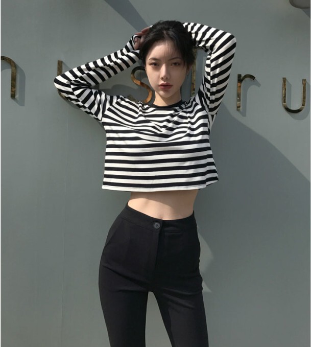 Autumn Pure Cotton Loose Black and White Striped Long-Sleeve T-Shirt for Women, Versatile Round Neck High-Waisted Cropped Top for Spring and Autumn Autumn Pure Cotton Loose Black and White Striped Long-Sleeve T-Shirt for Women, Versatile Round Neck High-Waisted Cropped Top for Spring and Autumn