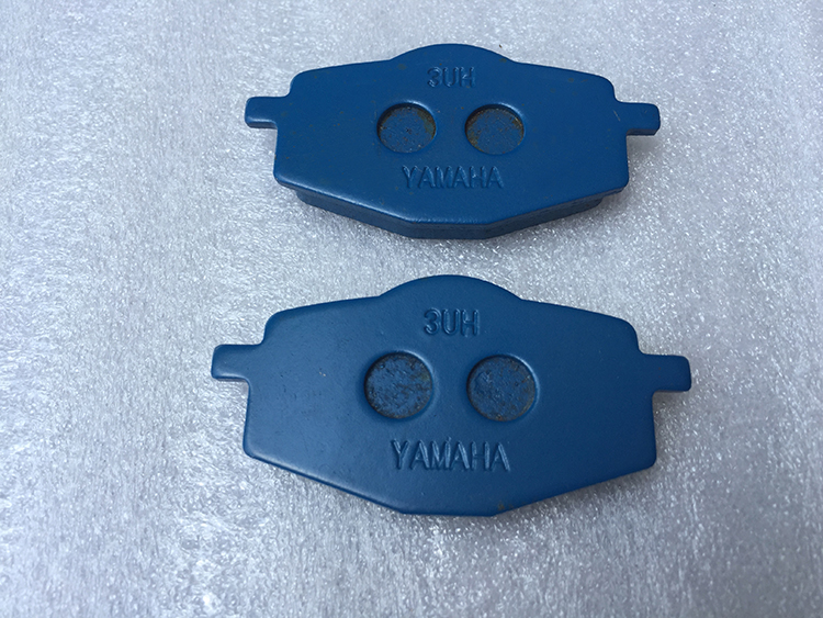 Xây dựng Yamaha gốc JYM125-2-7-G-K Tianjian 125 đĩa phía trước phanh da YBR phanh pad phanh pad giá má phanh xe máy