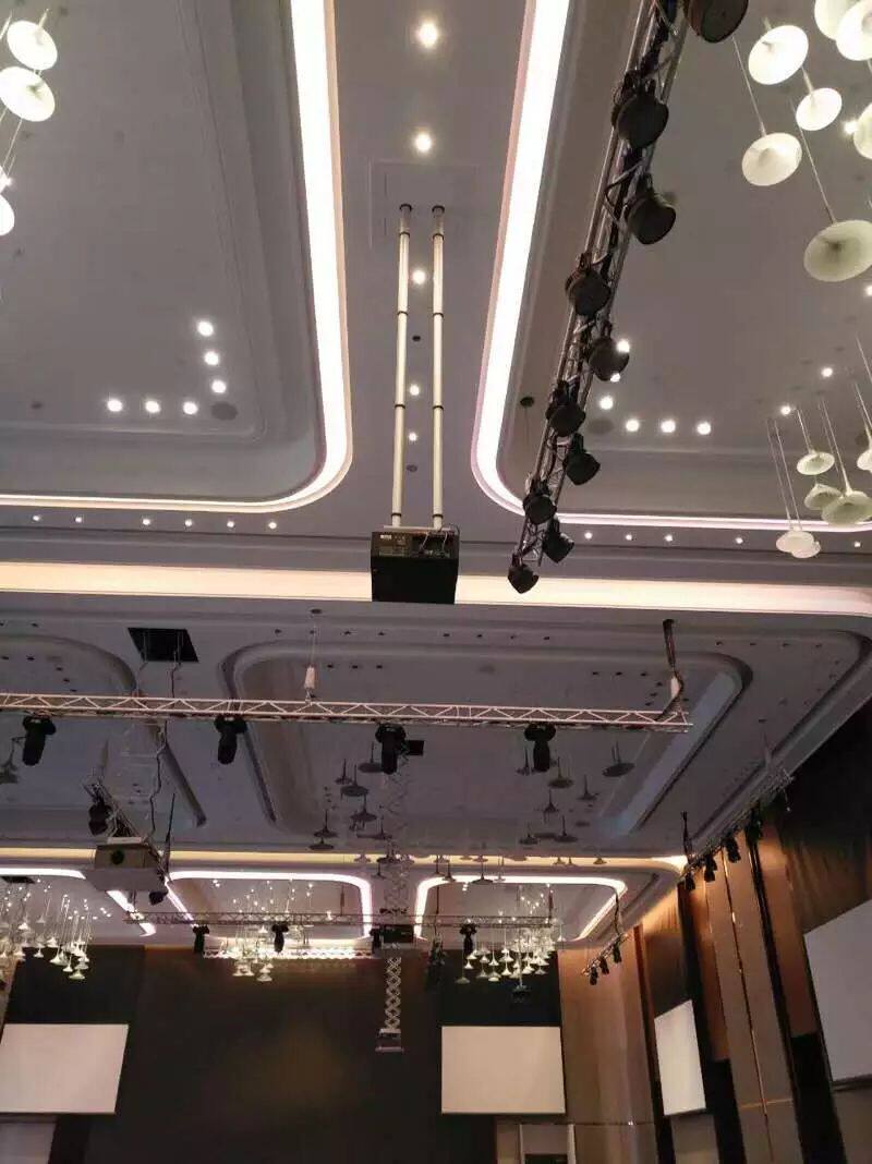 Ceiling projector opening and closing door hidden bamboo telescopic projector lifting hanger electronic positioning electric hanger