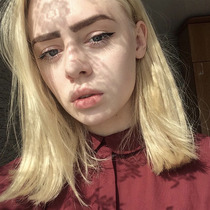 Water dance wig gold medium length hair Liu Hai straight hair make-up styling mesh red collarbone hair fluffy whole top headgear