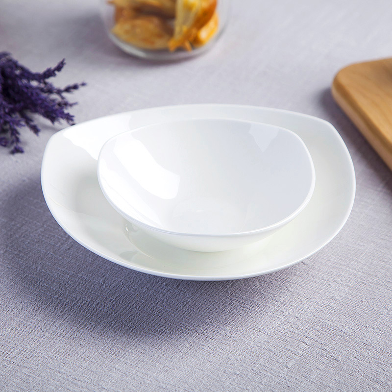 Jingdezhen porcelain household pure white ipads porcelain triangle soup plate pasta FanPan salad vegetables dishes creative ceramic plate