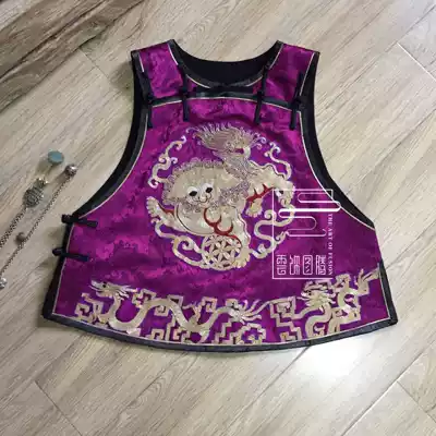 Cloud decoration totem original design women's horse clip handmade plate gold embroidered lion rolling hydrangea thirteen Taibao waistcoat vest