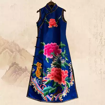 Cloud decoration totem original design Women's dress Hand embroidery New embroidery New Chinese stand-up collar oblique lapel sleeveless robe