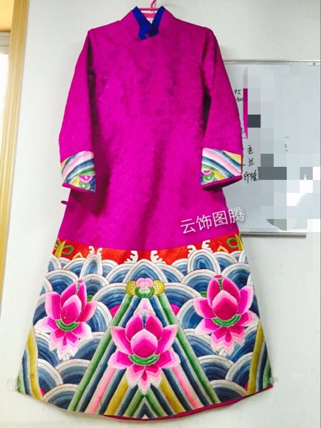 Cloud decoration totem women's robe dress Ethnic style women's old embroidery hand embroidery Broken thread embroidery