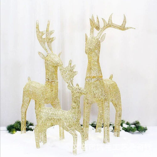 Рождественская сцена декорации. Поставки припасы, чтобы вытащить автомобильный лосей рождественский олень