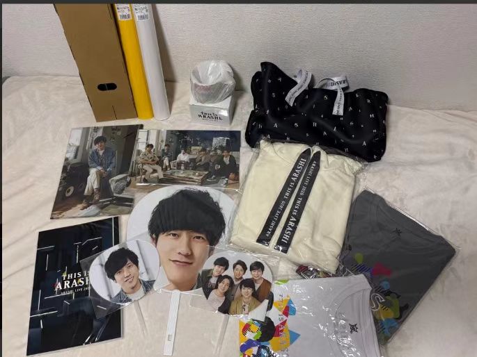嵐 (Arashi) This Is Arashi Live 2020.12.31 Shopping Bag, Large Fan, T-Shirt, Some Items in Stock 嵐 (Arashi) This Is Arashi Live 2020.12.31 Shopping Bag, Large Fan, T-Shirt, Some Items in Stock