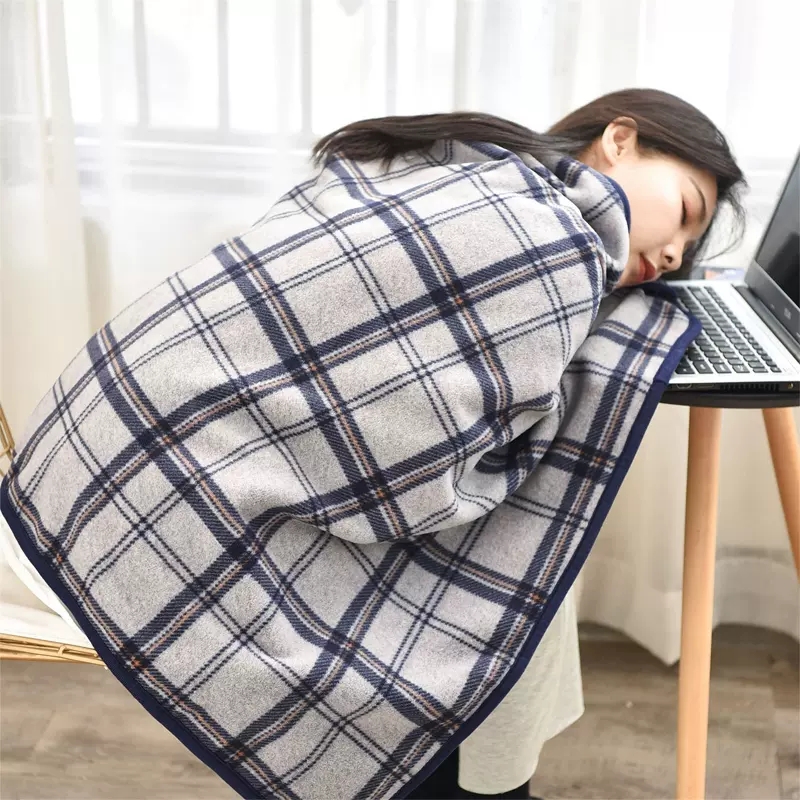 Summer air-conditioned travel blanket sofa nap flannel shawl blanket single warm thickened blanket soft blanket