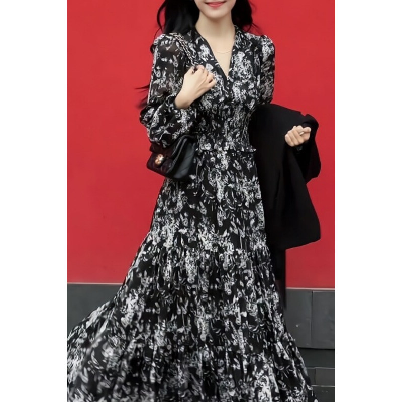 Plus-Size Autumn Dress 2025 New Style, Large Size, Elegant Waist-Cinching, Slimming Pleated Long Dress