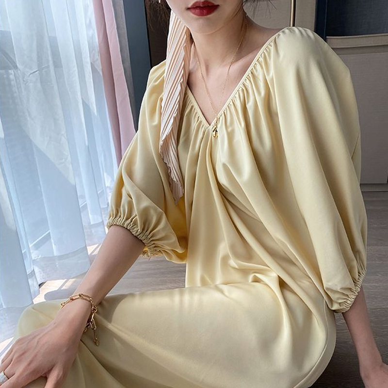 French-Style Acetate Satin V-Neck Dress, Mid-Length Dress, Yellow Niche Batwing Sleeve Straight Dress for Summer