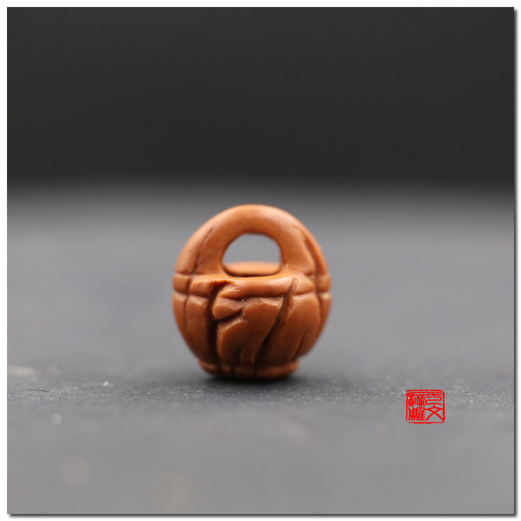 Peach core carving Boutique small basket baby crushing wild Qinling dragon pattern handmade peach basket