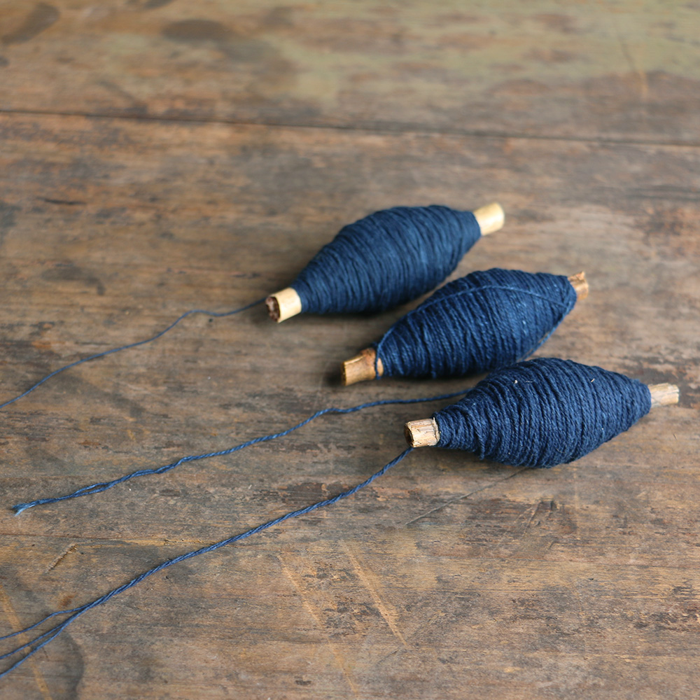 Plant indigo blue dyed cotton thread indigo hand-sewn handmade DIY hand-made thorn embroidery thread Grass dyed blue