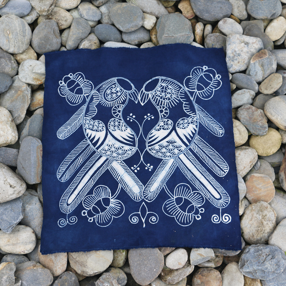 Mountaineering Guizhou plant blue-dyed Miao coarse cloth ethnic wind batik cotton totem clothing cloth bag accessories cloth