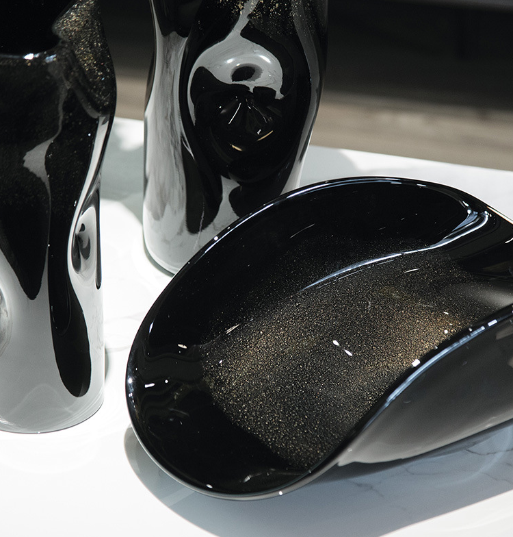 Black Retro Refined Tabletop Vase Personality Art Living Room Decoration Pendulum pieces Handicraft TV Cabinet Light Lavish Home-Taobao