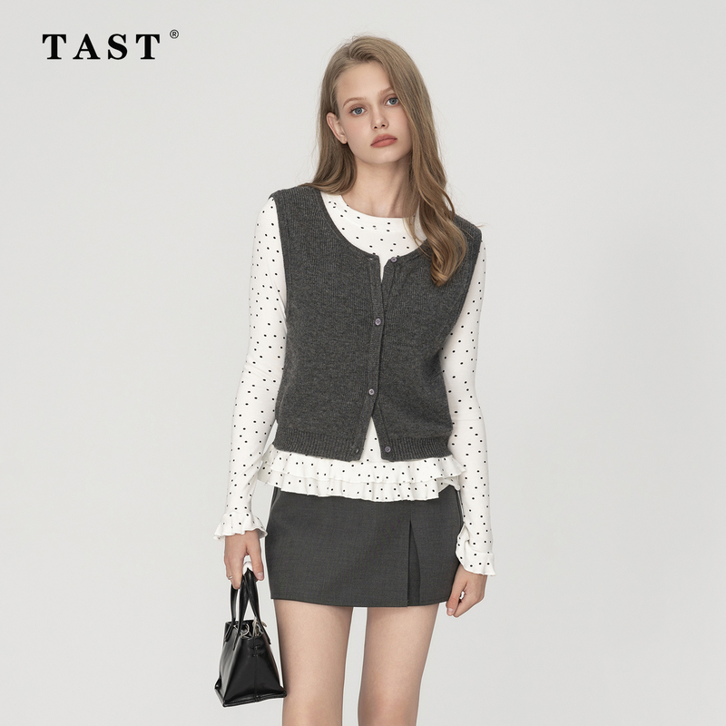 Tast Gray Short Knitted Vest for Women, Autumn V-Neck Single-Breasted Sleeveless Cardigan, Outerwear Vest, Korean Style Tast Gray Short Knitted Vest for Women, Autumn V-Neck Single-Breasted Sleeveless Cardigan, Outerwear Vest, Korean Style