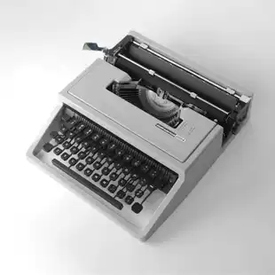 Olivetti Dora vintage typewriter Italian antique nostalgic wedding gift collection Birthday