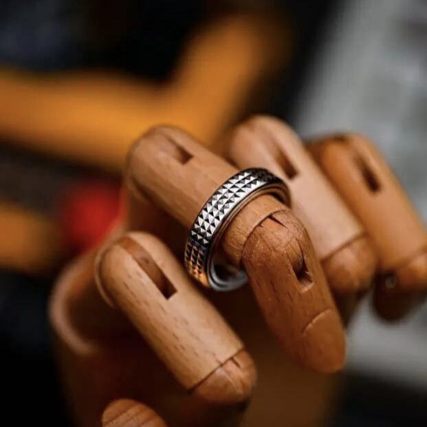 Jedc Yedc Joint Lks Turning Cloud Titanium Pig Ring Edc Toy Ceramic Paragraph Ratchet Ring Pointed Top Trendy Toy
