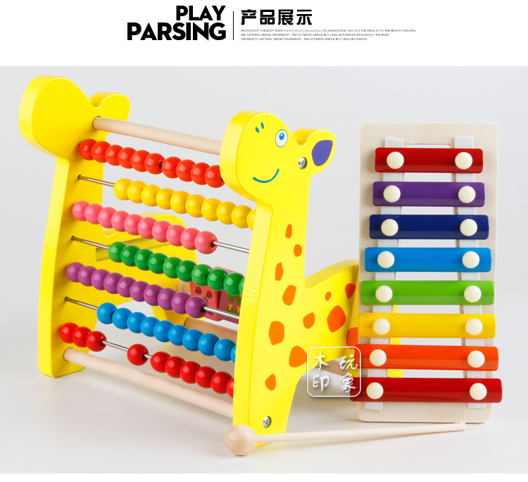 Chàng trai và cô gái tay gõ trên xylophone 1-2-3 tuổi và nửa bé con bé trí tuệ giáo dục sớm đồ chơi âm nhạc