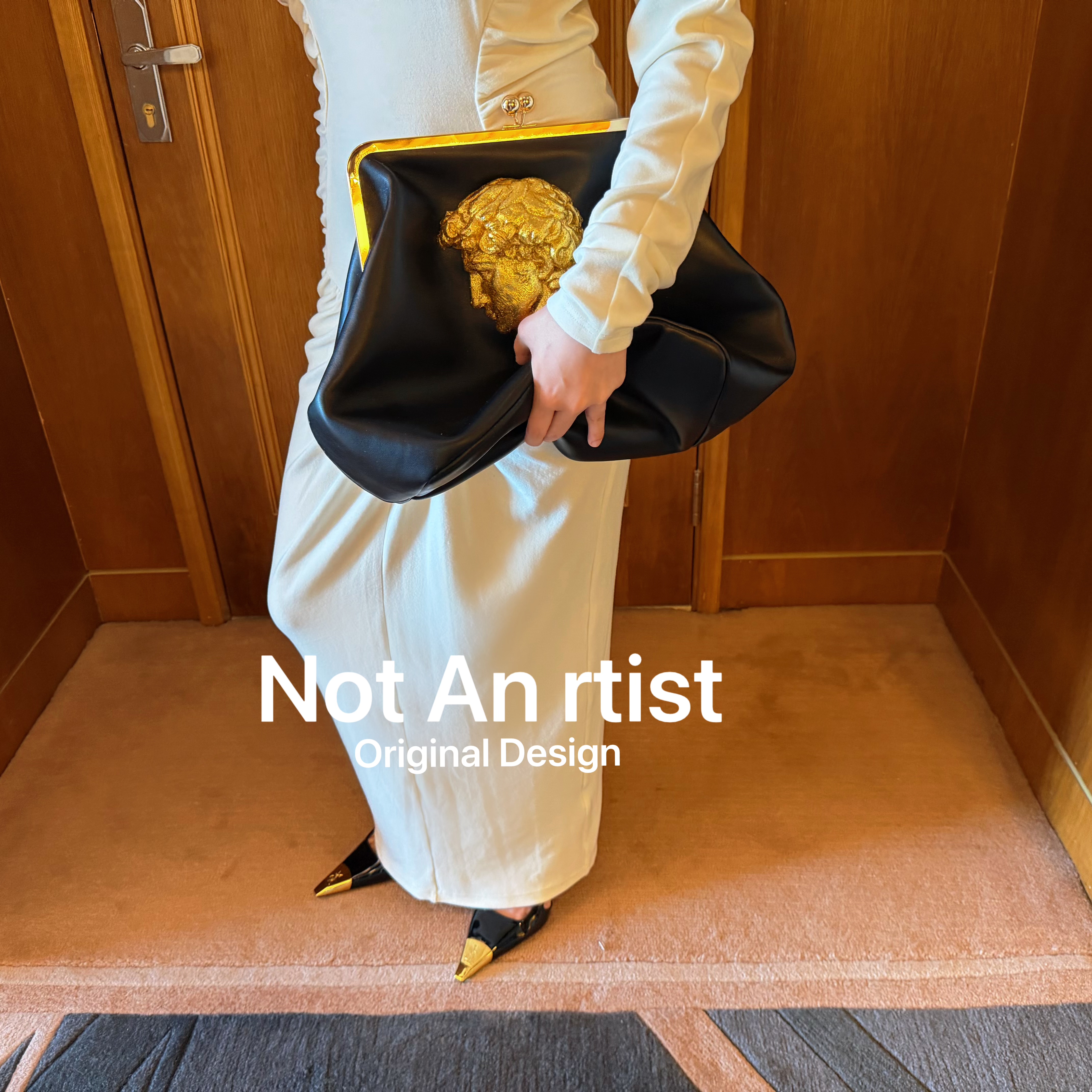 Original niche retro sculpture David head decorative bag, black and gold soft large capacity clip clasp clutch women's bag