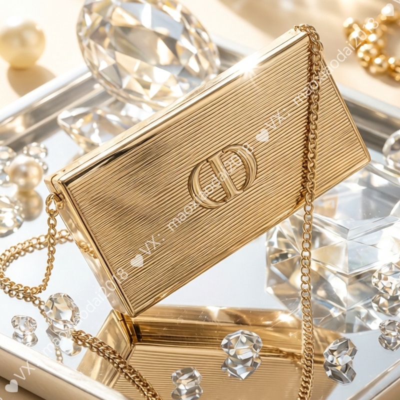 Luxurious Gold Gift Box! Stunning the World! Dior Blue Gold Lipstick Four-Piece Set 999 Gold Chain Bag Luxurious Gold Gift Box! Stunning the World! Dior Blue Gold Lipstick Four-Piece Set 999 Gold Chain Bag