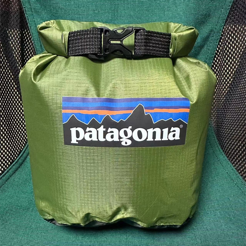 防水バッグ アウトドア 防雨 濡れた服収納バッグ 海辺 水泳 シュノーケリング ドリフトジム 乾湿分離バッグ