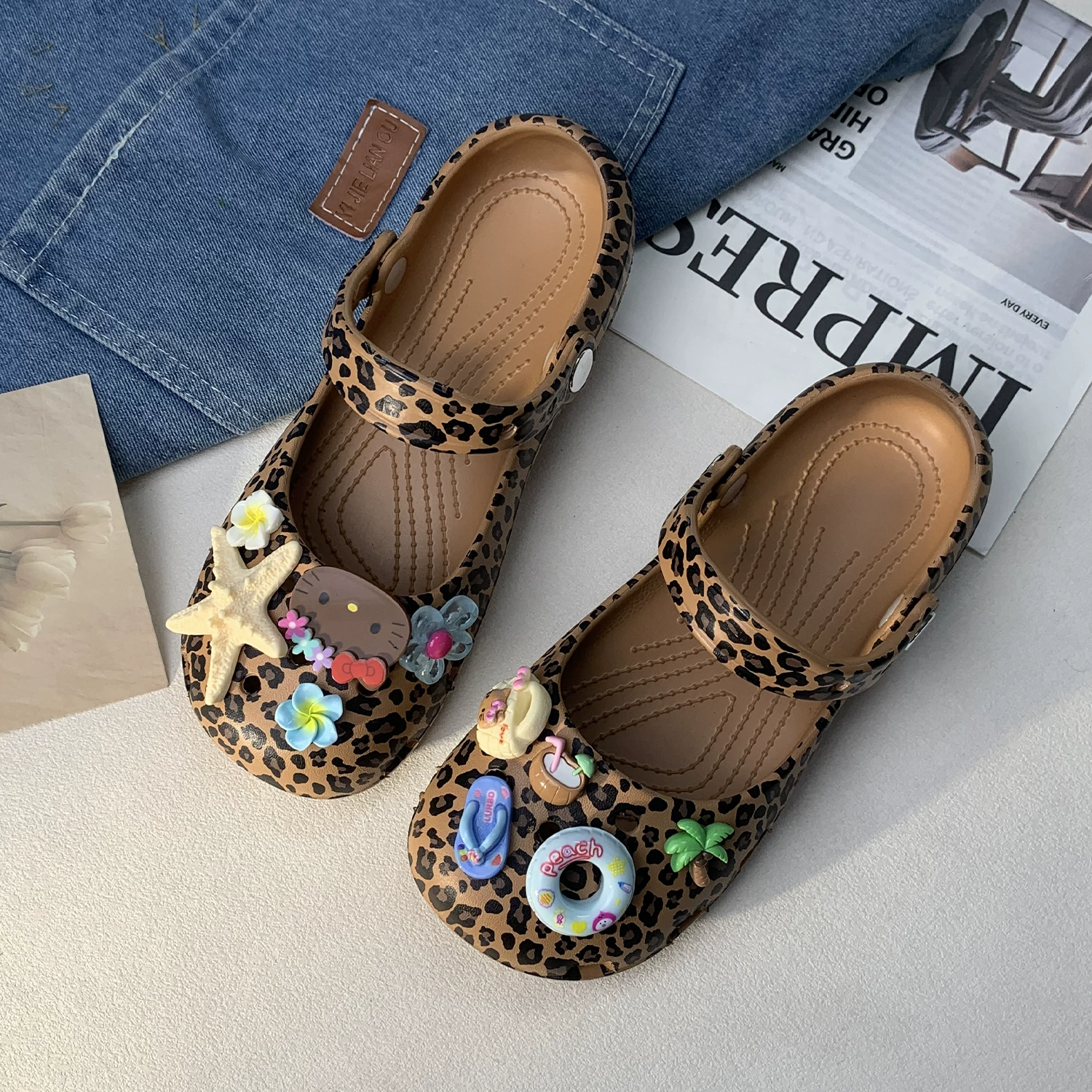 Летние слипоны в стиле Crocs, милые сандалии для отдыха, нескользящие пляжные мюли, леопардовый принт, стиль balletcore, подходят для уличной носки