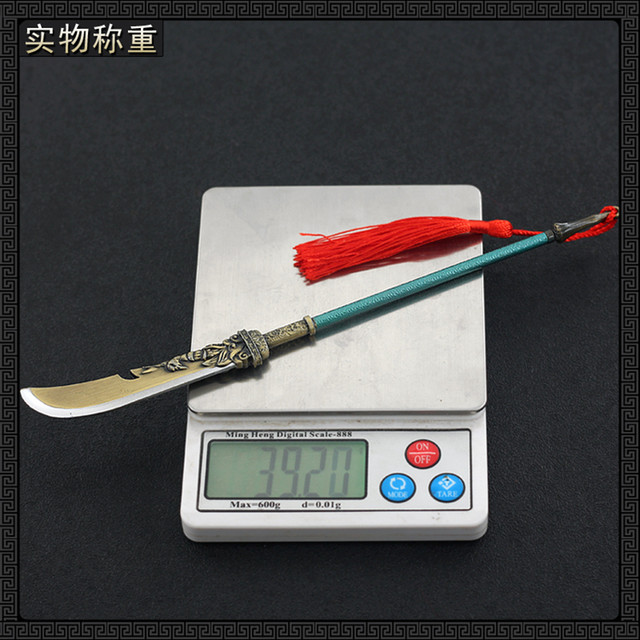 Yang Jiajiang ຮູບເງົາແລະໂທລະທັດອາວຸດ peripheral Mu Guiying Yanling ມີດ broadword ໂລຫະຮູບແບບໂລຫະປະສົມ toy ເຄື່ອງປະດັບ 22cm