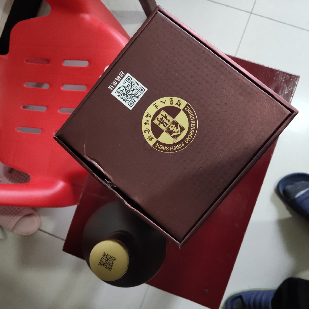 Wine bottle collection decoration display gold character wine bottle