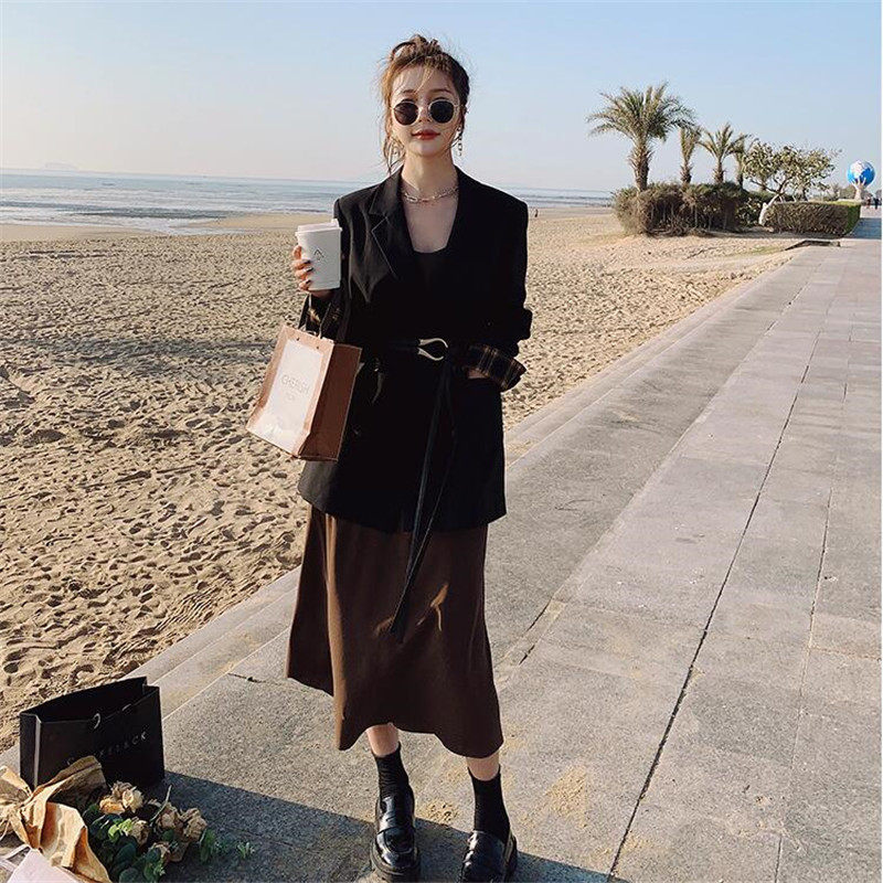 VOGCHAR 2021 new black design sense waist small suit jacket femininity Hepburn style slim