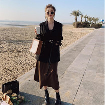 VOGCHAR 2021 new black design sense waist small suit jacket feminine temperament Hepburn style thin