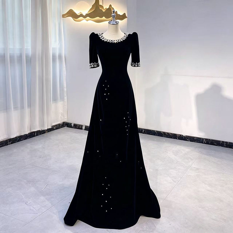 Black Evening Gown with Heavy Velvet Craftsmanship, High-End Elegant Host Dress for Banquets, Vocal Performance, and Choir Performances