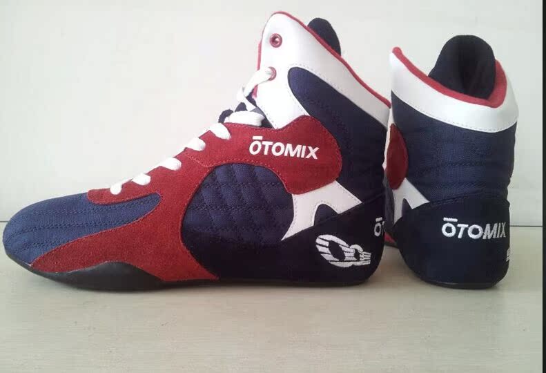 Кроссовки отомикс