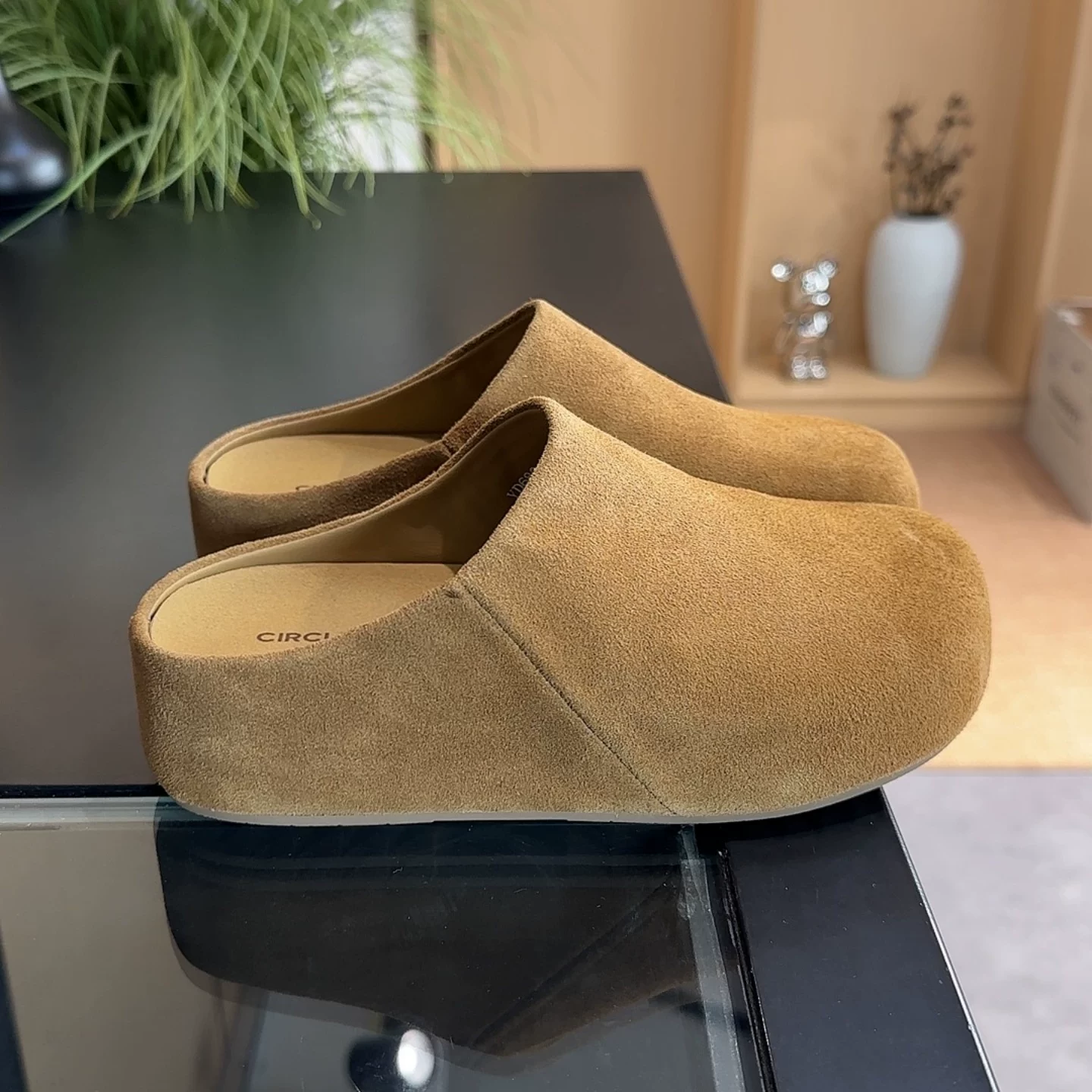 Улучшенная по высоте полурелакс Birkenstock кожаные сабо на толстой подошве 2026 год, новые, маленький картофель, ленивые тапочки Birkenstock с передником для женщин на прогулку на улице