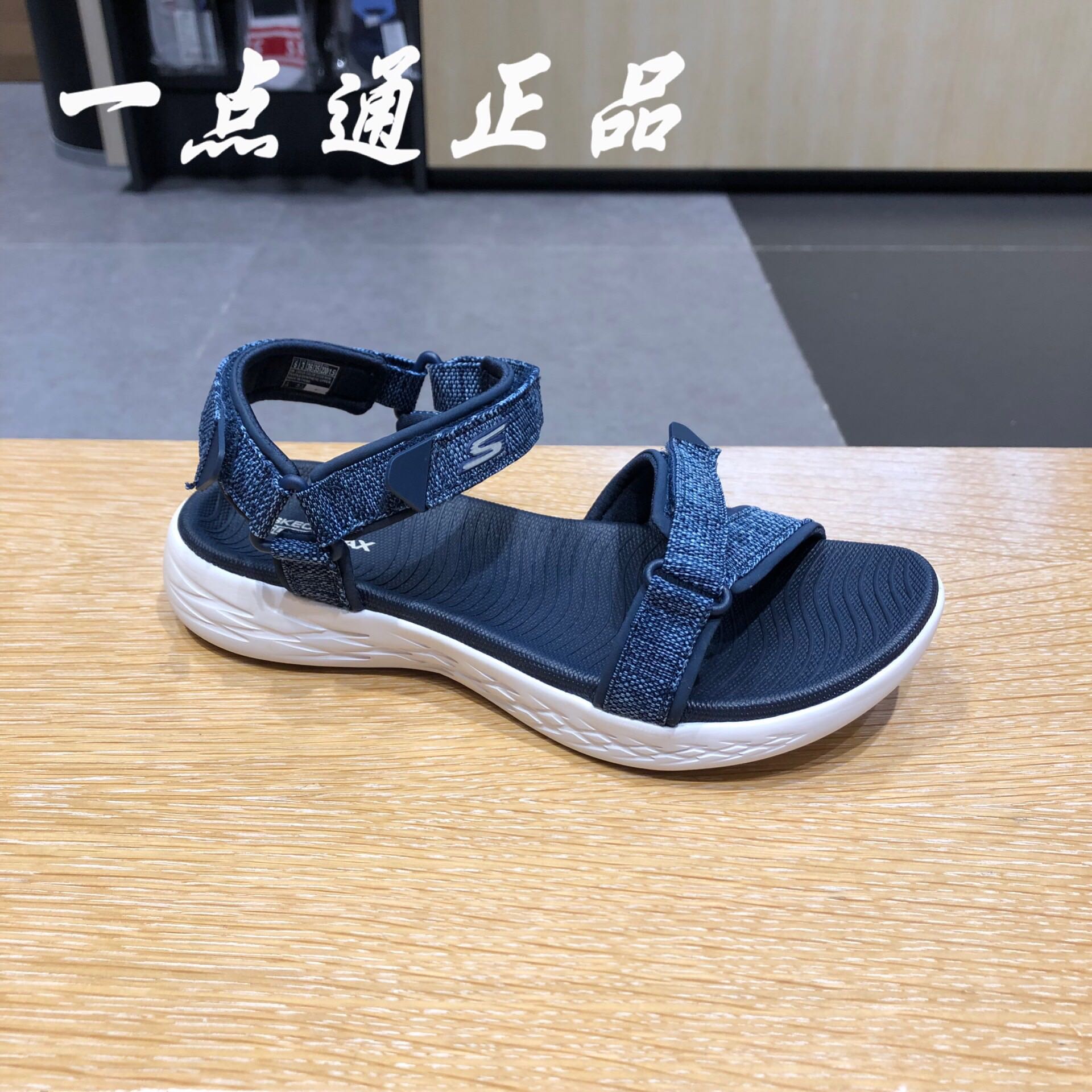 Skechers Skechers Dép nữ thông thường Giày thể thao Giày đi biển Velcro Dép siêu nhẹ nữ 15315 - Giày thể thao / sandles dép quai hậu bitis nữ