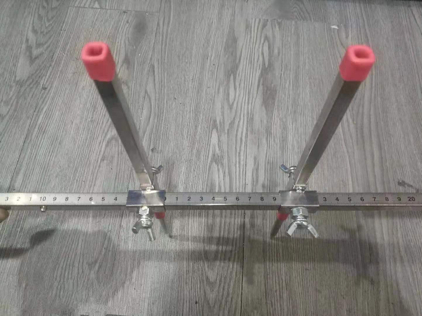 Two-dimensional measuring ruler, gauge measuring instrument, automobile sheet metal repair tool, body data detection and correction