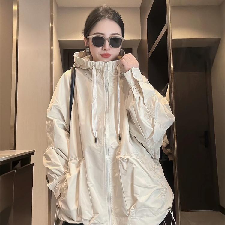 Plus Size Fat mm 150kg Casual Windbreaker Jacket for Women, Spring and Autumn Style, Loose Mid-Length Drawstring Hooded Trench Coat, Trendy 2 Plus Size Fat mm 150kg Casual Windbreaker Jacket for Women, Spring and Autumn Style, Loose Mid-Length Drawstring Hooded Trench Coat, Trendy 2